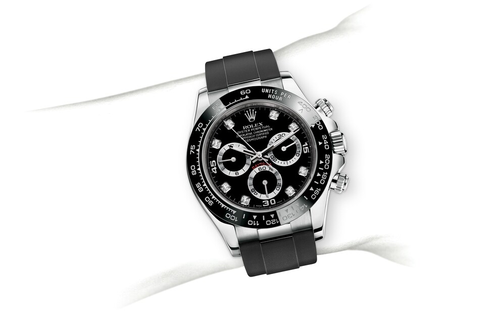 m116519ln-0025_modelpage_on_wrist_landscape.jpg