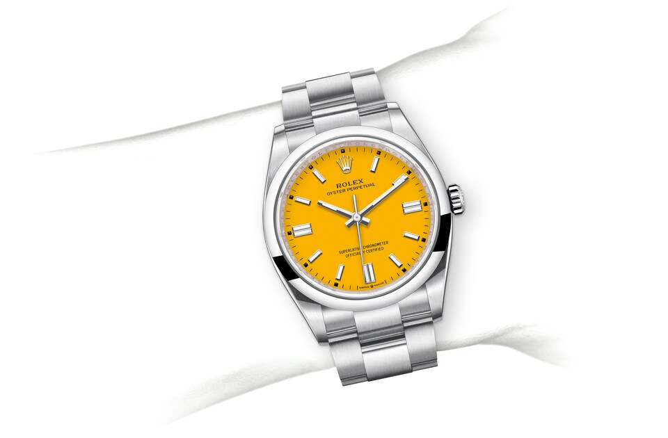 m126000-0004_modelpage_on_wrist_landscape.jpg