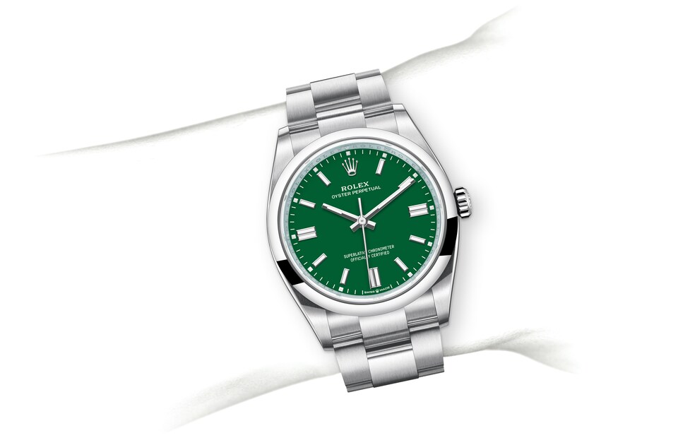 m126000-0005_modelpage_on_wrist_landscape.jpg