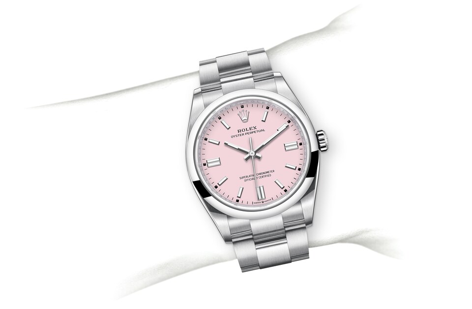 m126000-0008_modelpage_on_wrist_landscape.jpg