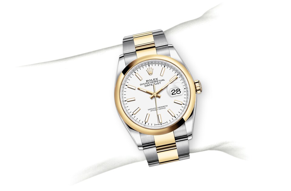 m126203-0020_modelpage_on_wrist_landscape.jpg