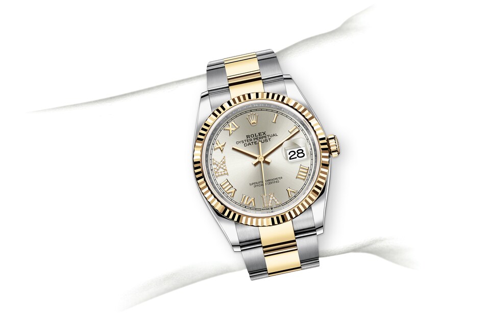 m126233-0032_modelpage_on_wrist_landscape.jpg