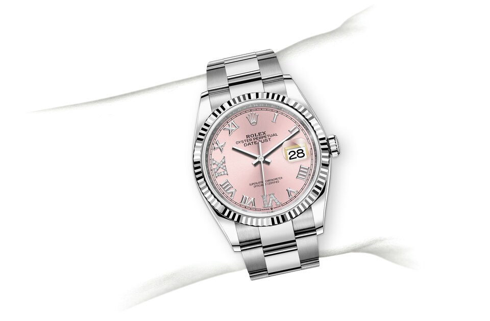m126234-0032_modelpage_on_wrist_landscape.jpg