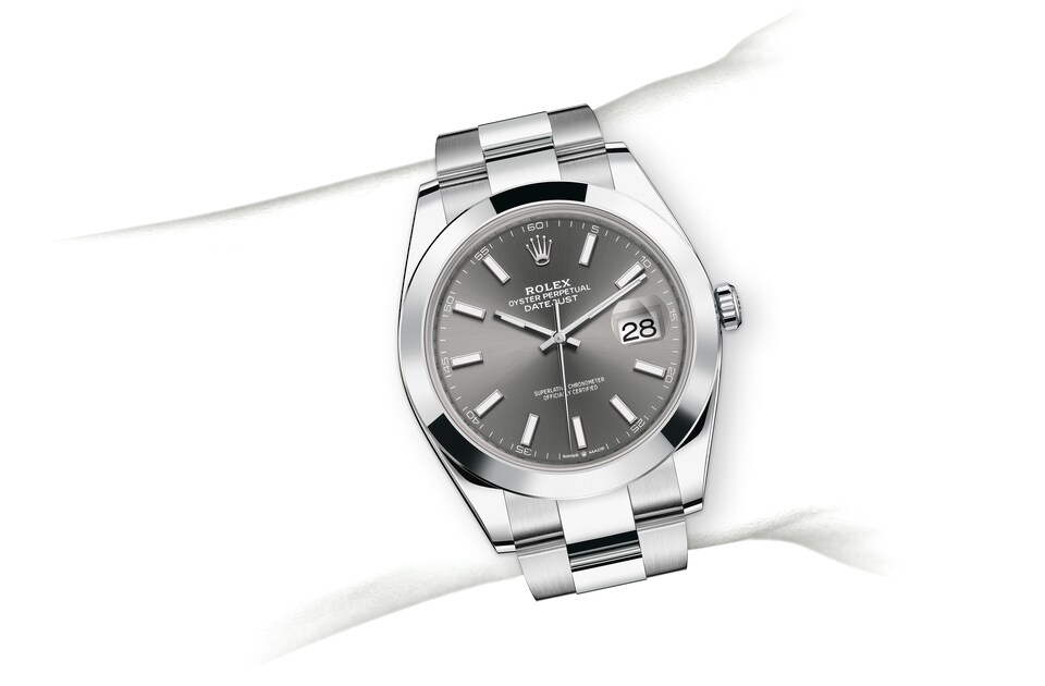 m126300-0007_modelpage_on_wrist_landscape.jpg