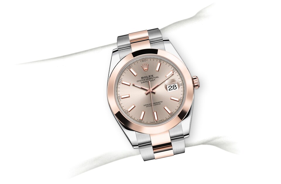 m126301-0009_modelpage_on_wrist_landscape.jpg