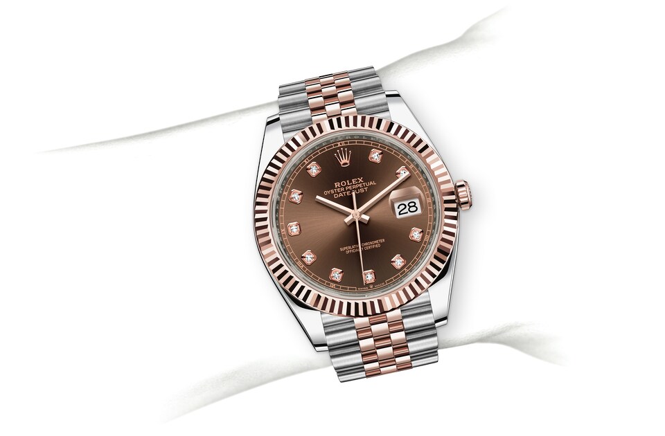 m126331-0004_modelpage_on_wrist_landscape.jpg