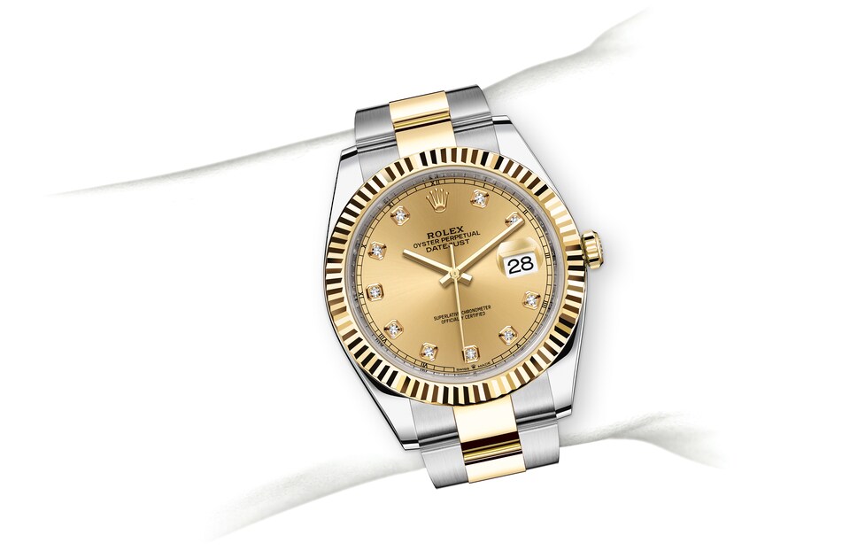 m126333-0011_modelpage_on_wrist_landscape.jpg