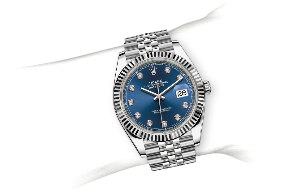 m126334-0016_modelpage_on_wrist_landscape.jpg
