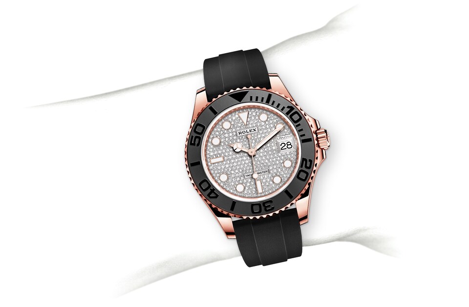 m268655-0013_modelpage_on_wrist_landscape.jpg
