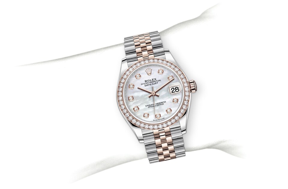 m278381rbr-0026_modelpage_on_wrist_landscape.jpg