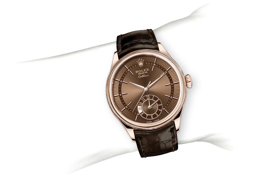 m50525-0015_modelpage_on_wrist_landscape.jpg