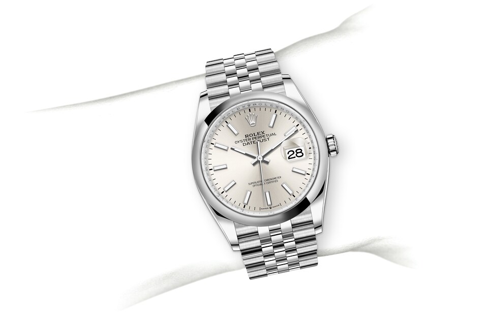 m126200-0001_modelpage_on_wrist_landscape.jpg