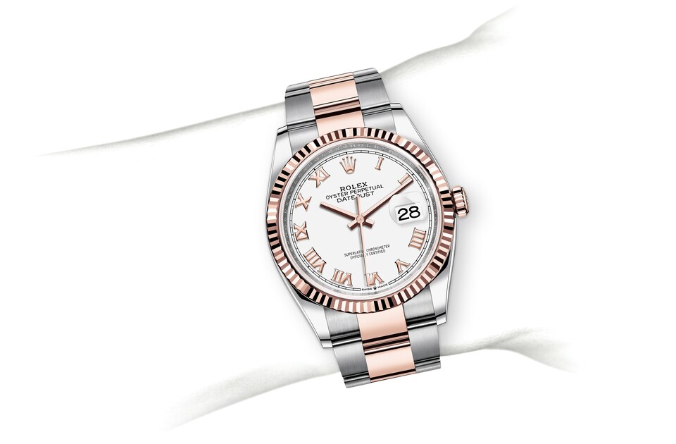 m126231-0016_modelpage_on_wrist_landscape.jpg