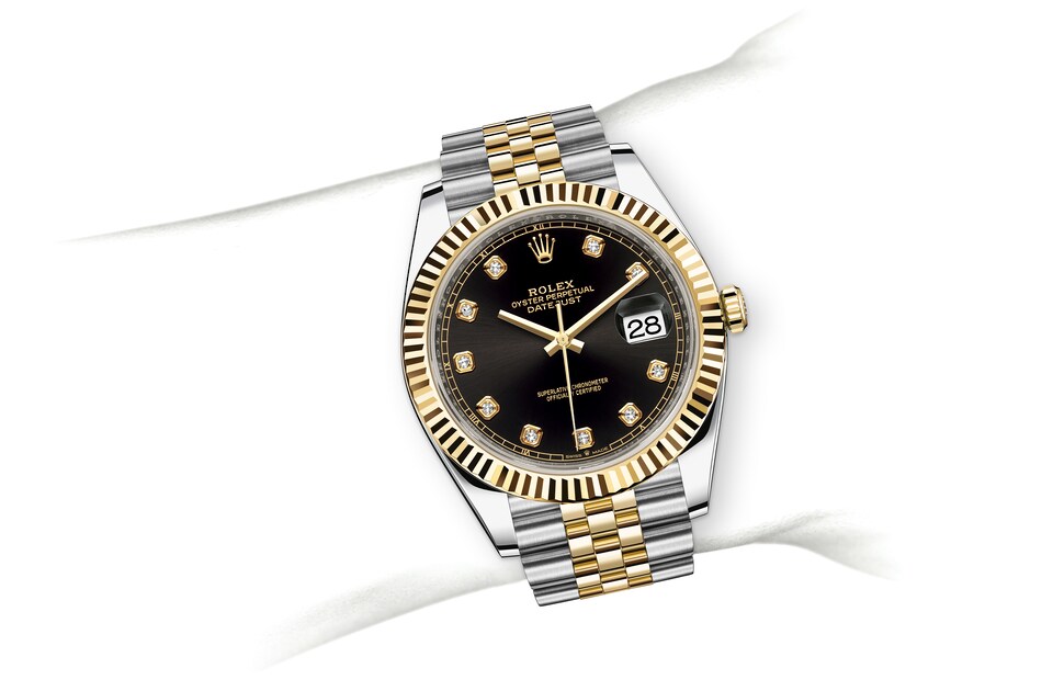 m126333-0006_modelpage_on_wrist_landscape.jpg