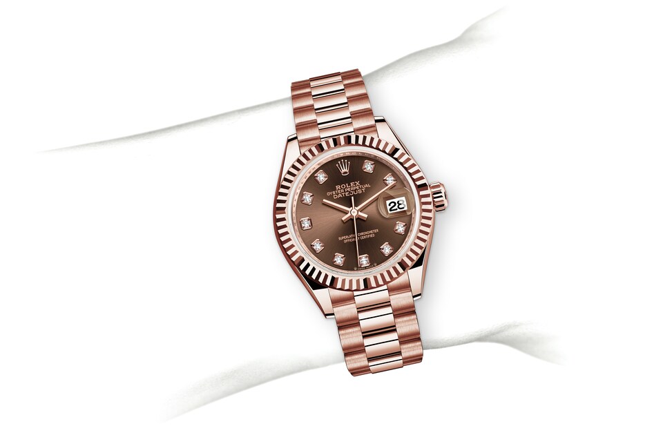 m279175-0016_modelpage_on_wrist_landscape.jpg