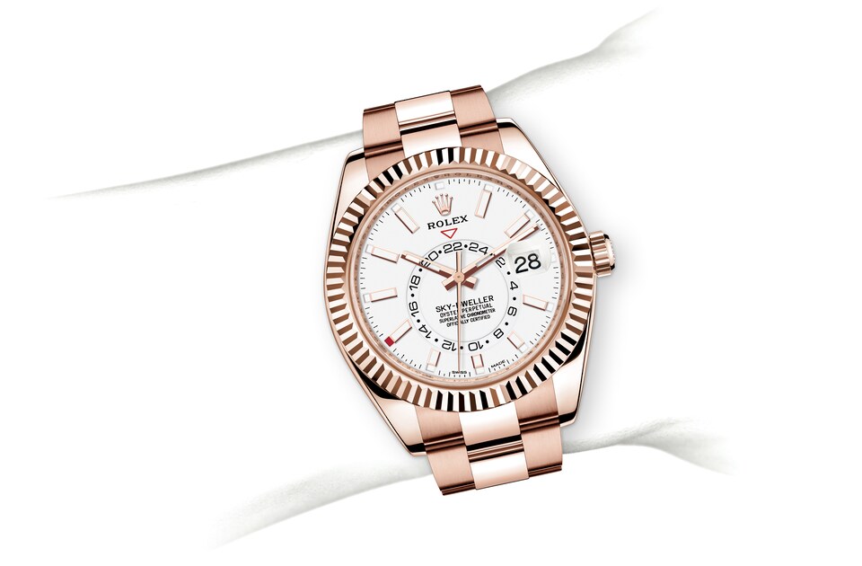 m326935-0005_modelpage_on_wrist_landscape.jpg
