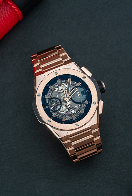 Big-Bang-Integral-King-Gold-42mm-451.OX.1180 Lifestyle