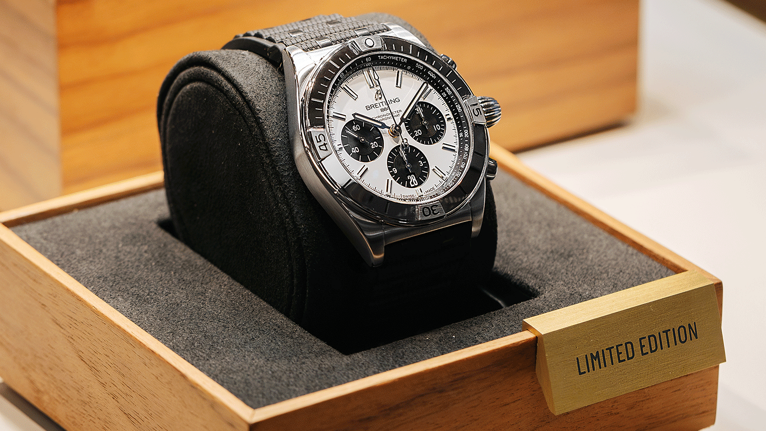 BREITLING CHRONOMAT B01 42 OCEANIA LIMITED EDITION - AB01344B1A1S1 ​